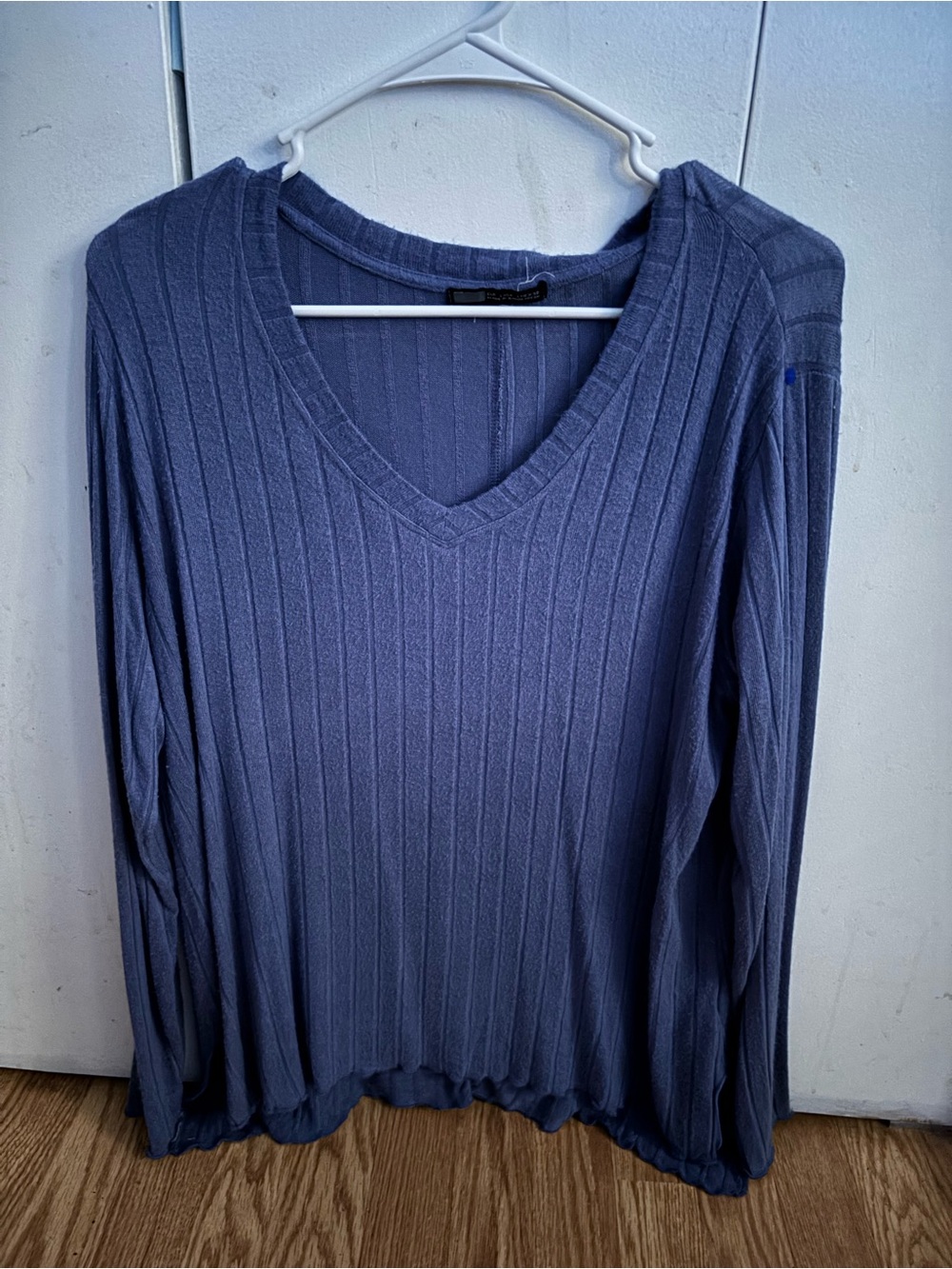 Lightweight V-Neck Ribbed Sweater Top - Blue